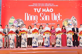 Các đại biểu khai mạc chương trình "Tự hào nông sản Việt Nam".