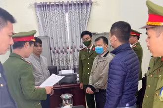 Công an Bắc Giang thi hành lệnh bắt tạm giam đối với Trương Văn Tư. 