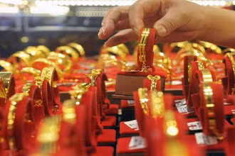 Giá vàng ngày 21/3: Thế giới lập đỉnh mới, trong nước tăng hơn nửa triệu đồng/lượng