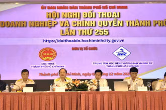 Phó Cục trưởng Cục Thuế Thành phố Hồ Chí Minh Nguyễn Tiến Dũng chủ trì Hội nghị Đối thoại với doanh nghiệp và người nộp thuế. 