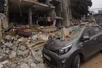 Các tòa nhà bị phá hủy sau cuộc không kích Israel xuống Rafah, Dải Gaza, ngày 29/10. (Ảnh: THX/TTXVN)