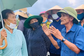 Ông Huy thường xuyên gặp gỡ trao đổi với bà con trong thôn.
