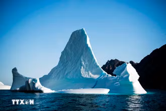 Băng trôi gần đảo Kulusuk, Greenland. (Ảnh: AFP/TTXVN)