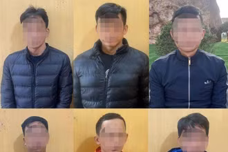 Các đối tượng bị bắt trong đường dây đánh bạc.