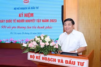 Bộ trưởng Kế hoạch và Đầu tư Nguyễn Chí Dũng phát biểu tại buổi lễ. 