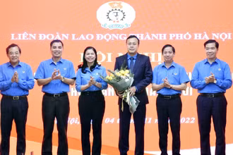 Đồng chí Phạm Quang Thanh được bầu làm Chủ tịch Liên đoàn Lao động thành phố Hà Nội.