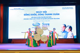 Tiết mục văn nghệ chào mừng.