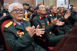 Chiến sĩ Thành cổ Quảng Trị năm 1972 tỉnh Nghệ An dự đại hội.