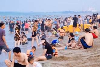 Năm 2024, Cửa Lò đón và phục vụ hơn 5 triệu lượt khách, đạt 120% kế hoạch năm, tăng 39% so cùng kỳ năm 2023.