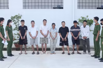 Các đối tượng trong đường dây bị bắt giữ. (Ảnh: CÔNG AN NGHỆ AN CUNG CẤP)
