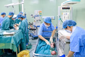 Phối hợp Sản khoa và Hồi sức Sơ sinh đón 3 bé của sản phụ mang tam thai chào đời an toàn.