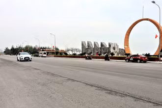 Đường Bình Minh, đoạn đường trước Quảng trường Bình Minh có tốc độ thi công nhanh nhất, đạt hơn 98% khối lượng công việc. Hiện phương tiện giao thông đã có thể lưu thông được cả hai phía.