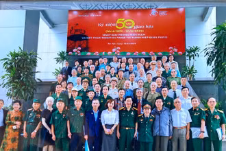 Các cựu chiến binh Ban liên hợp Quân sự - Trại Davis tham gia buổi giao lưu.
