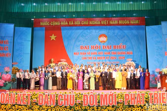 Lãnh đạo tỉnh Quảng Ngãi tặng hoa chúc mừng 85 vị đại biểu được cử tham gia Ủy ban Mặt trận Tổ quốc Việt Nam tỉnh Quảng Ngãi khóa XV.