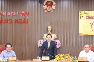 Chủ tịch Ủy ban nhân dân tỉnh Quảng Ngãi Nguyễn Hoàng Giang phát biểu kết luận tại cuộc họp giao ban đầu năm.