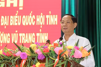 Phó Chủ tịch Quốc hội Trần Quang Phương phát biểu tại buổi tiếp xúc cử tri chuyên đề với Hội Cựu chiến binh và lực lượng vũ trang tỉnh Quảng Ngãi. 