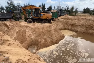Hiện trường khai thác cát trái phép tại Khu du lịch sinh thái Thiên Đàng.