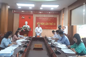 Đồng chí Võ Văn Quỳnh, Chủ nhiệm Ủy ban Kiểm tra Tỉnh ủy Quảng Ngãi chủ trì kỳ họp thứ 16.