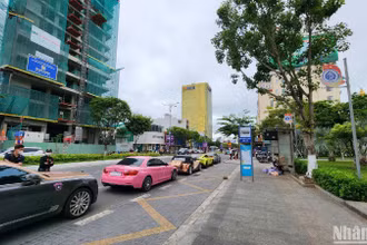 Dàn siêu xe này vượt đèn đỏ tại tuyến đường trung tâm thành phố Đà Nẵng gây bức xúc dư luận. (Ảnh: ANH ĐÀO)