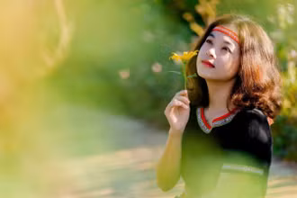 Chân dung nhà thơ trẻ Lữ Hồng.
