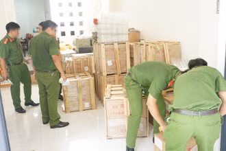Số lượng bánh trung thu lớn được phát hiện trưa ngày 22/9. (Ảnh: Công an cung cấp)