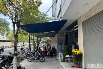 Hiện lực lượng chức năng đang có mặt tại cơ sở giáo dục này để kiểm tra, làm rõ vụ việc. (Ảnh: ANH ĐÀO)