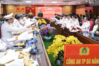 Thiếu tướng Vũ Xuân Viên, Giám đốc Công an thành phố Đà Nẵng phát biểu tại buổi lễ. (Ảnh: ANH ĐÀO)