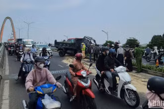 Hiện trường vụ tai nạn. (Ảnh: LÊ SỸ)