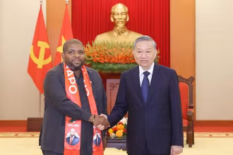 Tổng Bí thư Tô Lâm tiếp Tổng Thư ký Đảng Mặt trận giải phóng Mozambique (FRELIMO) Chakil Felizardo Aboobacar. (Ảnh: Thống Nhất/TTXVN).