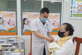 Ngành Y tế Đà Nẵng khuyến cáo người dân chủ động phòng, chống bệnh sởi, bệnh cúm và thực hiện tiêm vaccine phòng bệnh theo quy định. (Ảnh: ANH ĐÀO)