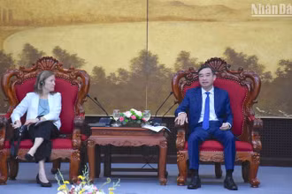 Quang cảnh buổi làm việc (Ảnh: ANH ĐÀO)