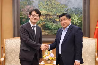 Phó Thủ tướng Nguyễn Chí Dũng tiếp Tổng Giám đốc Công ty TNHH LG Display Việt Nam Choi In Kwan. (Ảnh: AN ĐĂNG/TTXVN)
