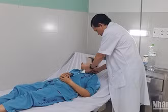 Sức khỏe bệnh nhân ổn định sau ca phẫu thuật cắt khối u lớn. (Ảnh: ANH ĐÀO)