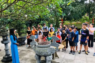 Chuyến đi về Bắc Giang của các độc giả cùng nhà văn Nguyễn Quốc Vương tìm hiểu về cuốn sách “Mùi của cố hương”.