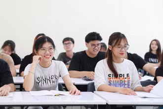 Sinh viên học tập tại Đại học Quốc gia Hà Nội. (Ảnh: TRẦN TOẢN)