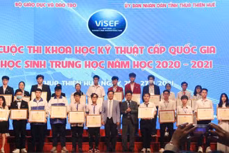 Trao giải cho các dự án đạt giải tại Hội thi Khoa học kỹ thuật cấp quốc gia năm 2020-2021
