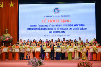 Lễ trao tặng danh hiệu Nhà giáo ưu tú và tuyên dương khen thưởng học sinh đạt giải, giáo viên tham gia bồi dưỡng học sinh giỏi cấp quốc gia.