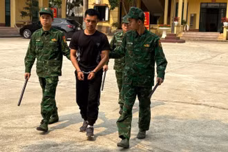 Đối tượng Nguyễn Văn Quý bị lực lượng Bộ đội Biên Phòng Đồn Pò Mã bắt giữ.