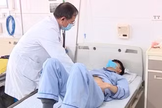 Bệnh nhân nằm điều trị tại Bệnh viện Bệnh Nhiệt đới Trung ương.