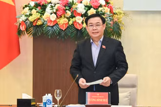 Chủ tịch Quốc hội Vương Đình Huệ phát biểu mở đầu, gợi mở các nội dung thảo luận tại buổi làm việc.