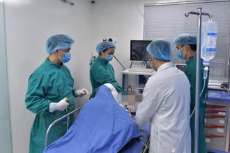 Nội soi đường tiêu hóa cho người bệnh. 