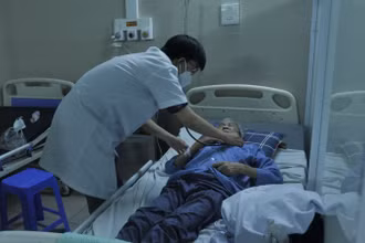 Bệnh nhân Covid-19 đang điều trị tại Bệnh viện Thanh Nhàn. 