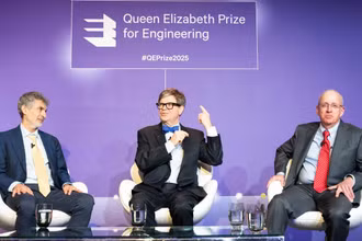 Giáo sư Yoshua Bengio, Giáo sư Yann LeCun và Tiến sĩ Bill Dally (từ trái qua) là ba trong số 7 nhà khoa học được vinh danh tại Giải thưởng Nữ hoàng Elizabeth 2025. Trước đó, Giáo sư Bengio và Giáo sư LeCun, cùng với Giáo sư Geoffrey Hinton, ông Jensen Huang và GS Fei-Fei Li đã được trao Giải thưởng Chính VinFuture 2024. (Ảnh: Guardian)