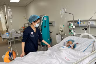 Khoa Bệnh lây đường hô hấp, Bệnh viện Trung ương Quân đội 108 đã tiếp nhận điều trị nhiều bệnh nhân cúm A nặng, trong đó đa số là người cao tuổi.