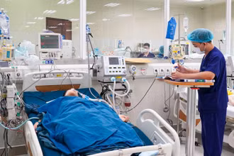 Bệnh nhi đuối nước nằm điều trị tại Bệnh viện Nhi Trung ương. 