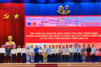 Các đại biểu tham dự chương trình.