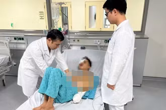 Bệnh nhân nằm điều trị tại Bệnh viện Trung ương Quân đội 108.
