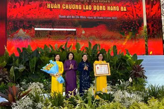Ban Tổ chức - kiểm tra Hội Liên hiệp Phụ nữ Thành phố vinh dự được Chủ tịch nước tặng thưởng Huân chương Lao động hạng Ba.