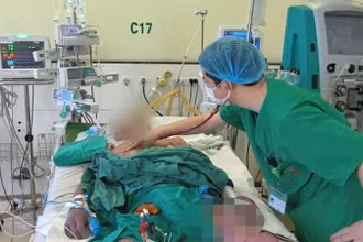 Bệnh nhân nằm điều trị tại Bệnh viện Bệnh Nhiệt đới Trung ương.