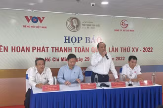 Ông Trần Minh Hùng, Phó Tổng Giám đốc VOV, Trưởng Ban Tổ chức Liên hoan phát thanh toàn quốc lần thứ XV phát biểu tại buổi họp báo.